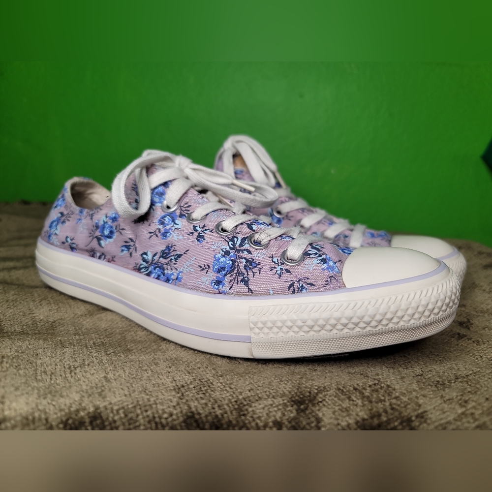 Converse All Star Low Top Womens Size 10 Lavender Purple  Floral Roses~ Chucks